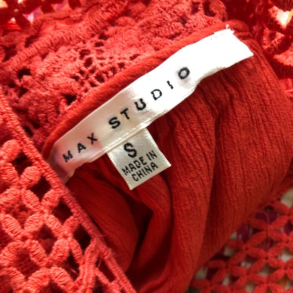 ••Max Studio Top - Picture 2 of 3